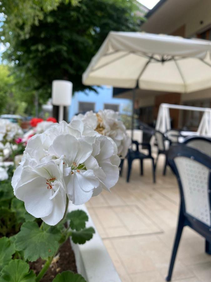 Hotel Silver Римини Экстерьер фото