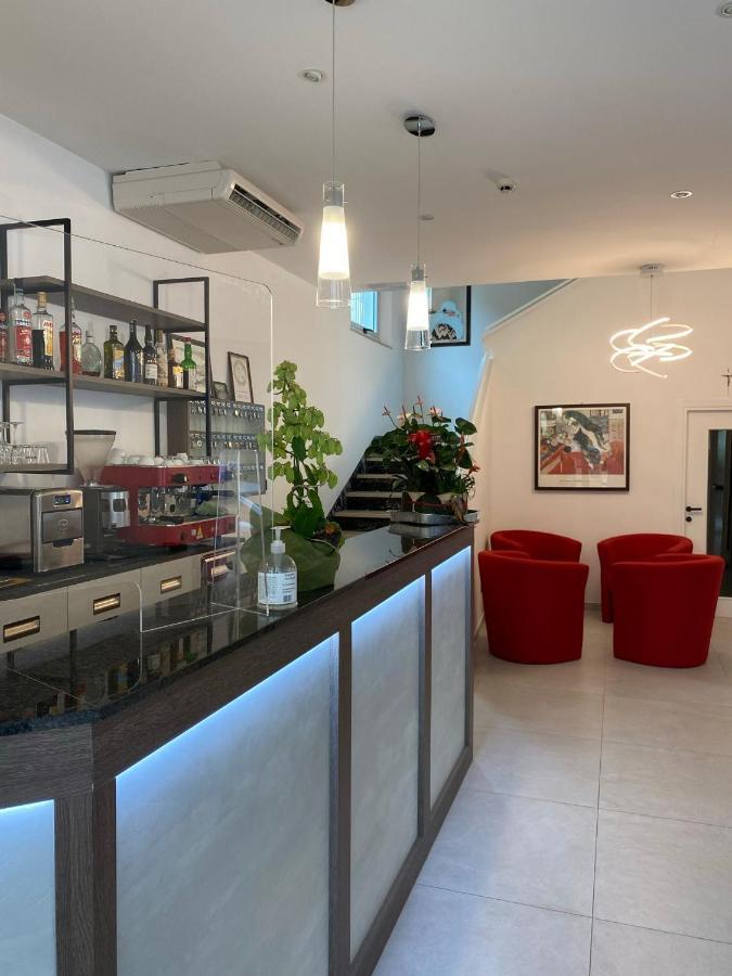 Hotel Silver Римини Экстерьер фото