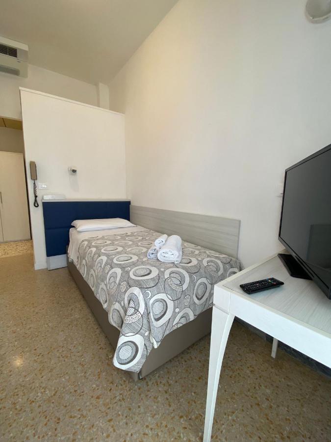 Hotel Silver Римини Экстерьер фото