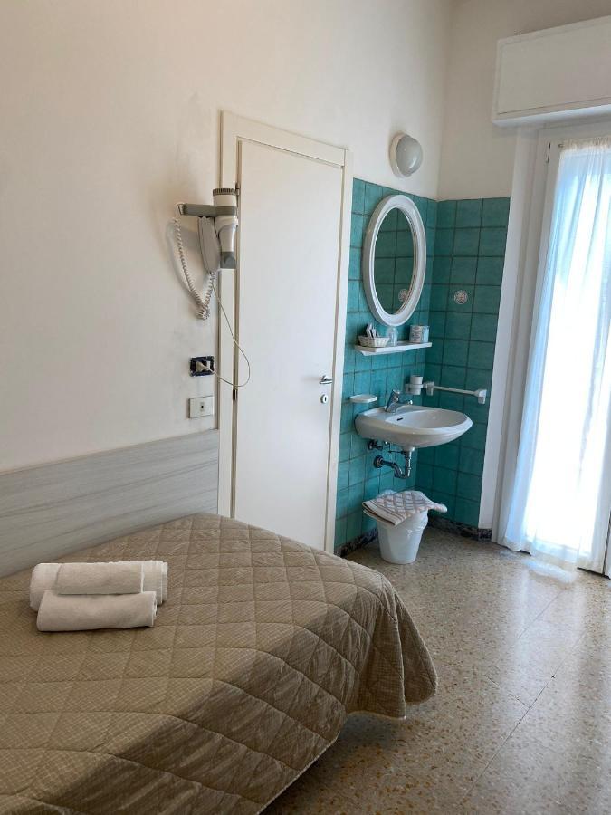 Hotel Silver Римини Экстерьер фото