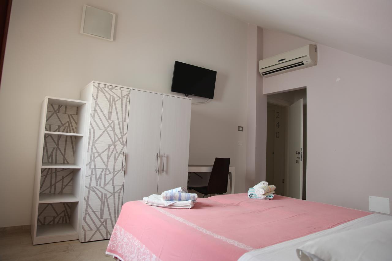 Hotel Silver Римини Экстерьер фото